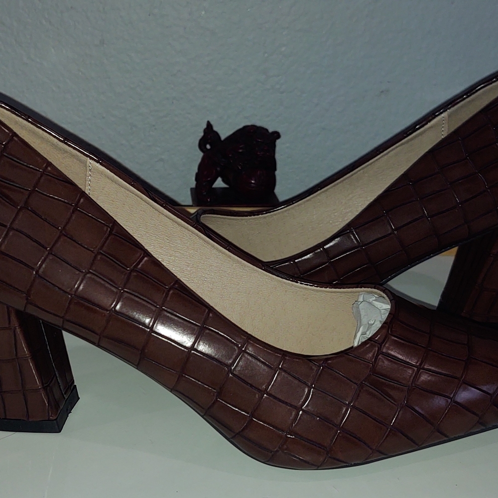 Elegant Brown Croc-Embossed Women's Heels